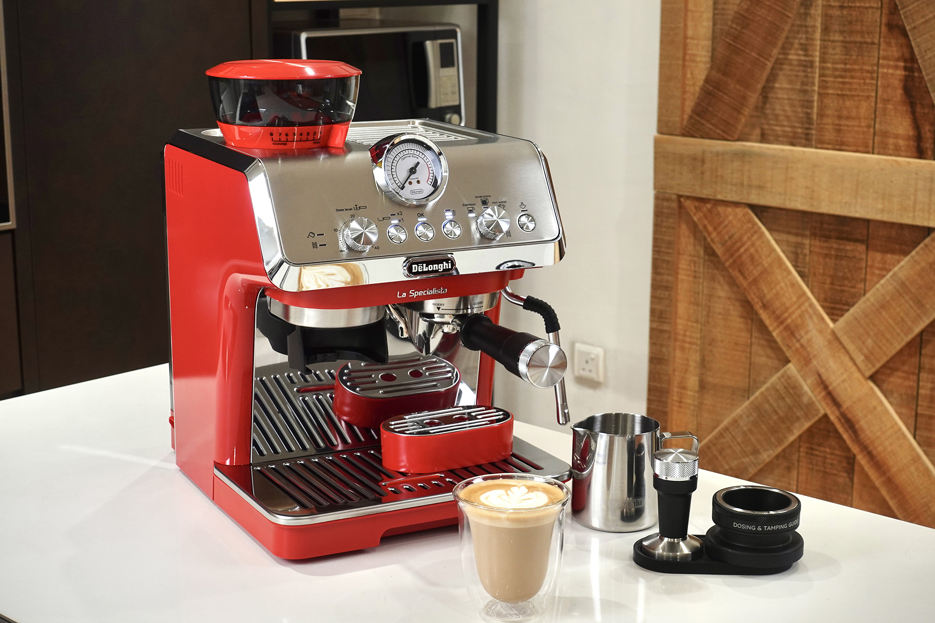 delonghi_pump_espresso_coffee_machine_la_specialista_arte_red_9155.r_latte